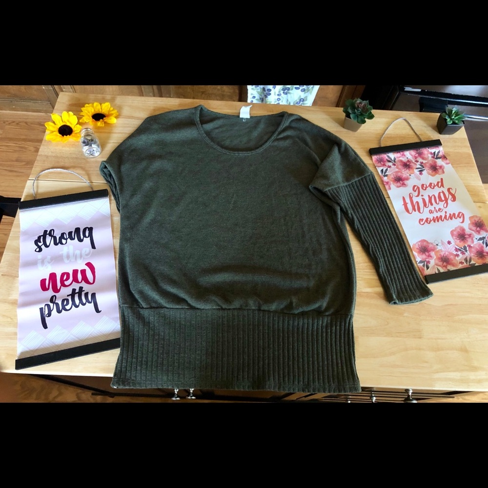 Women’s Libian Sweater Large